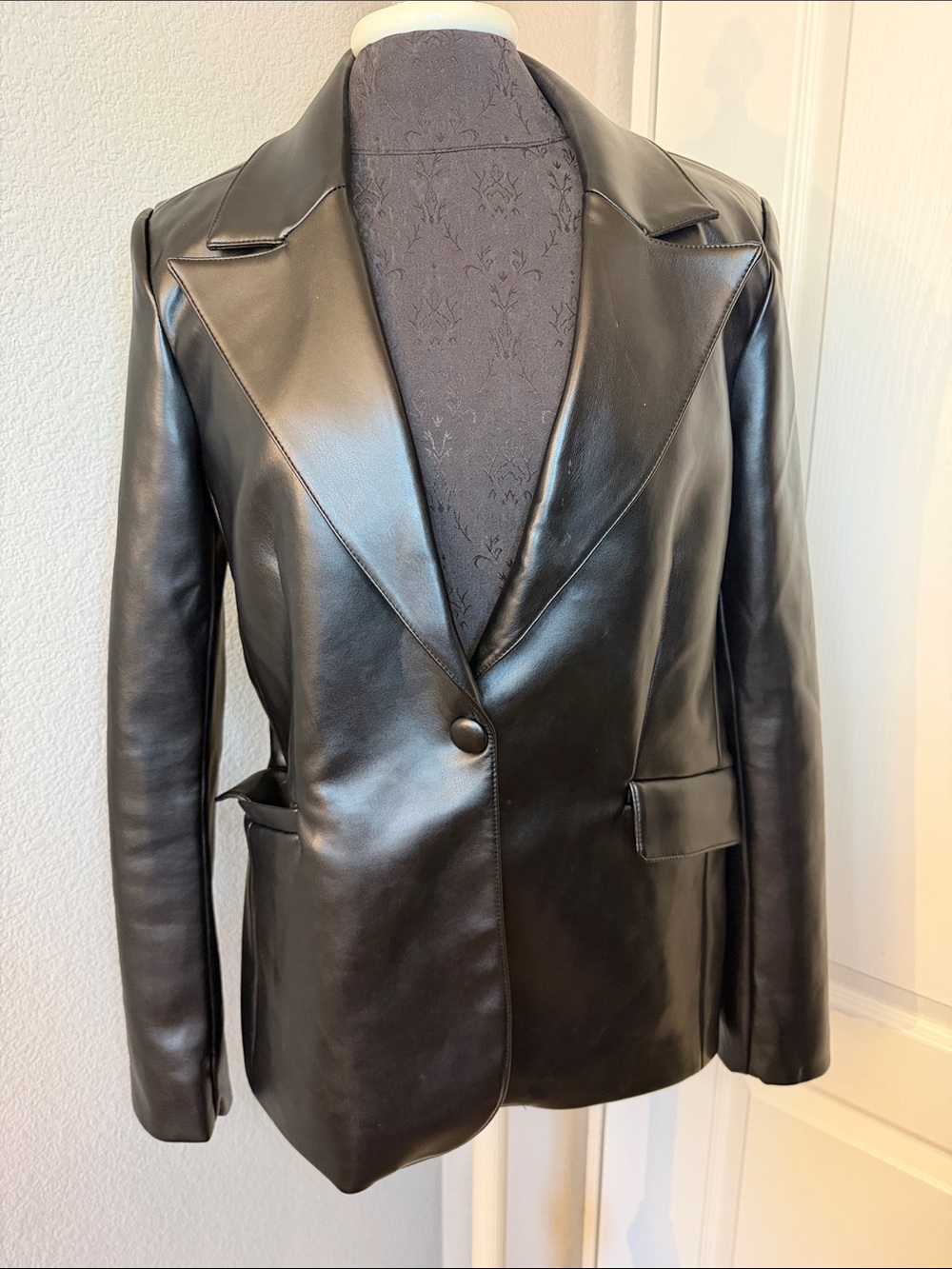 Good American Black Faux Leather Tailored Blazer Size Medium - Picture 3 of 10